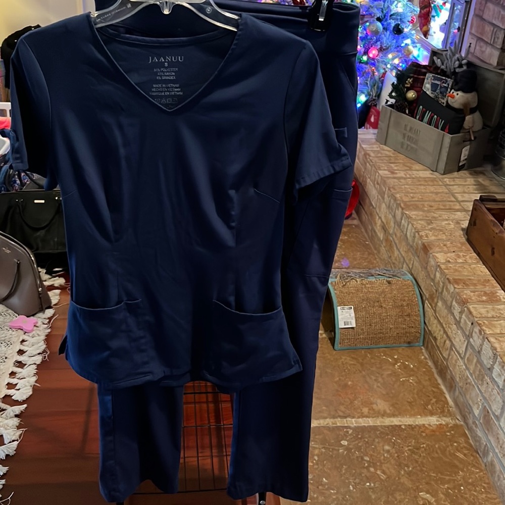 Jaanuu scrubs